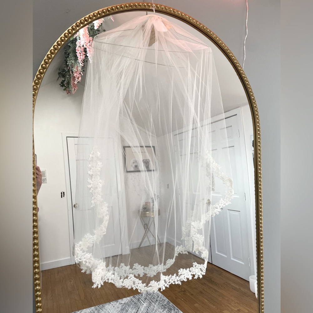 Never worn NWT bridal veil